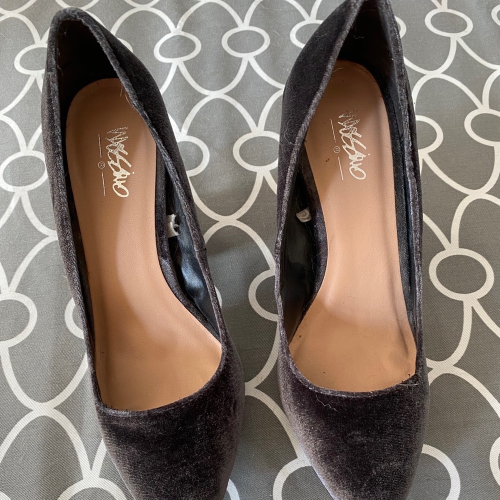 Gray heels - Picture 2 of 4